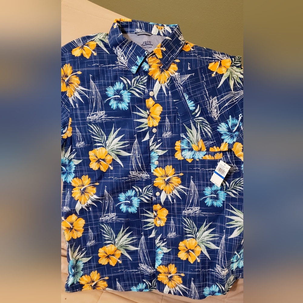 Izod Blue Hawaiian Casual Button Down Short Sleeve Shirt. Men's X-Large. NWT.
